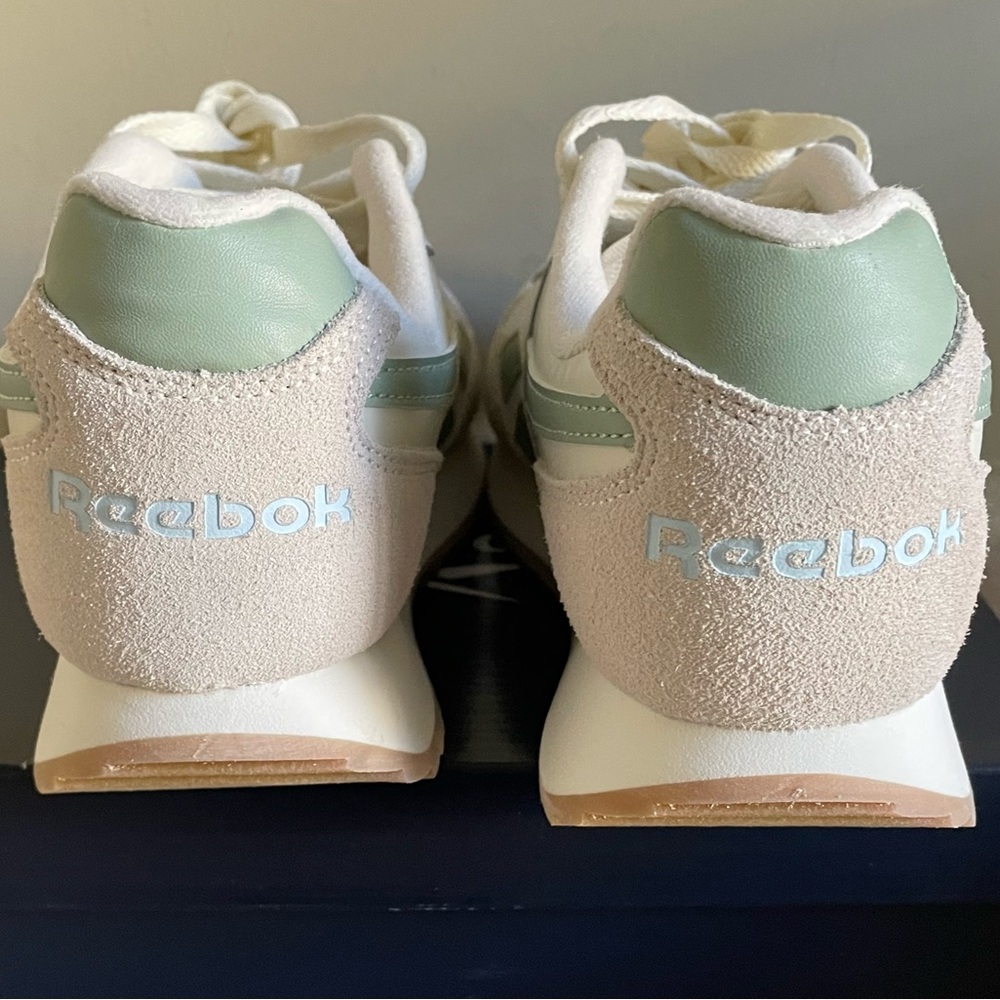 New Reebok Sneaker - Picture 3 of 6